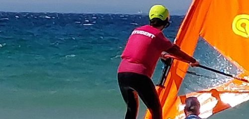 Curso privado de windsurf en la playa de Valdevaqueros de Tarifa